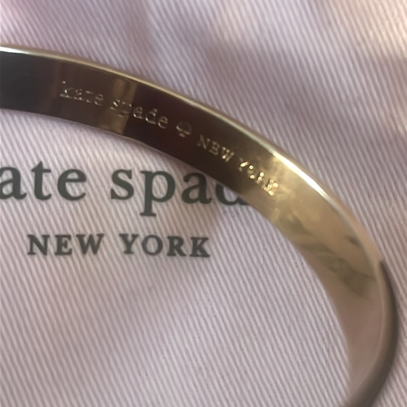 Kate Spade 12karat gold plated idiom bangle bracelet - Picture 8 of 13